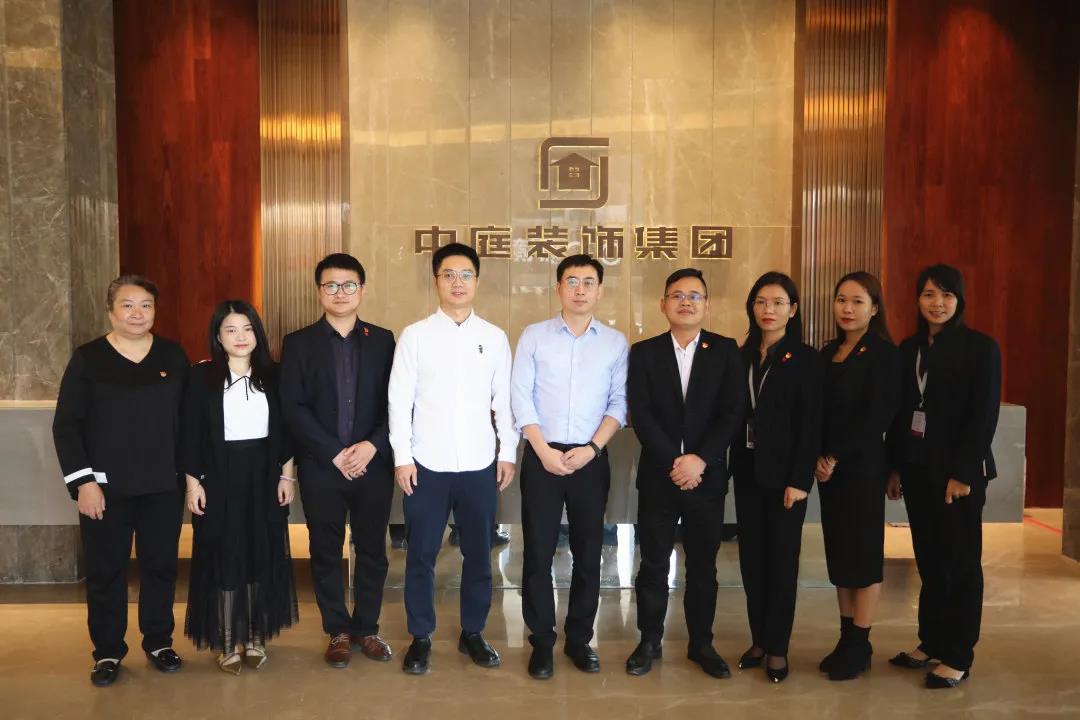 兩新黨建丨青秀區(qū)組織部、兩新組織黨工委領(lǐng)導(dǎo)到集團(tuán)調(diào)研并指導(dǎo)黨建工作